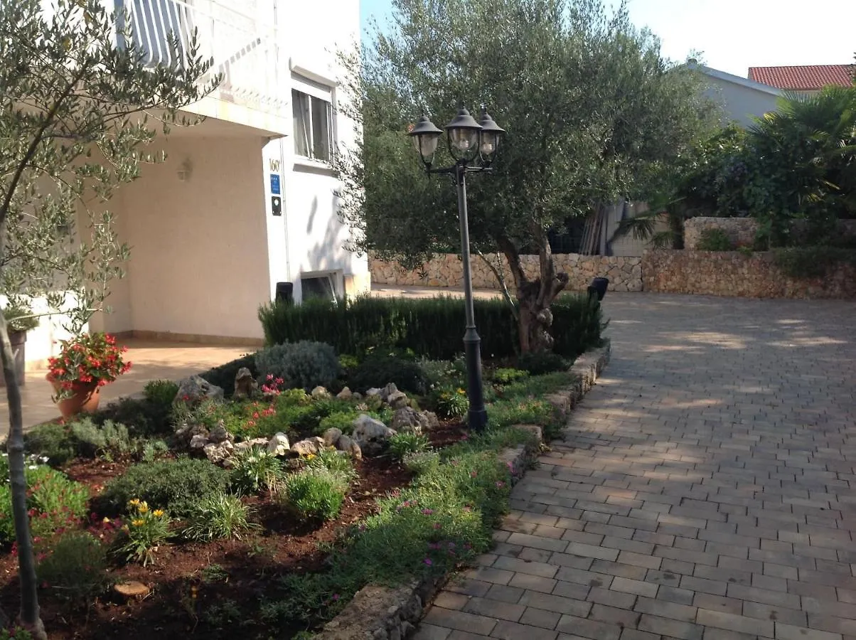 Olive Garden Apartments Krk Brzac