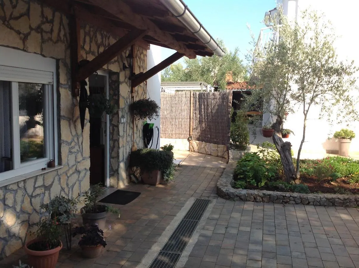 Olive Garden Apartments Krk Brzac